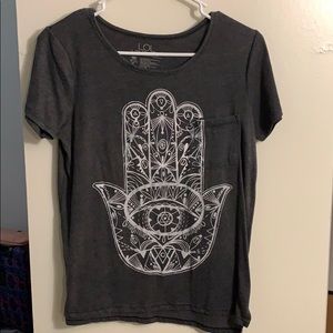 Small graffic tee with pocket